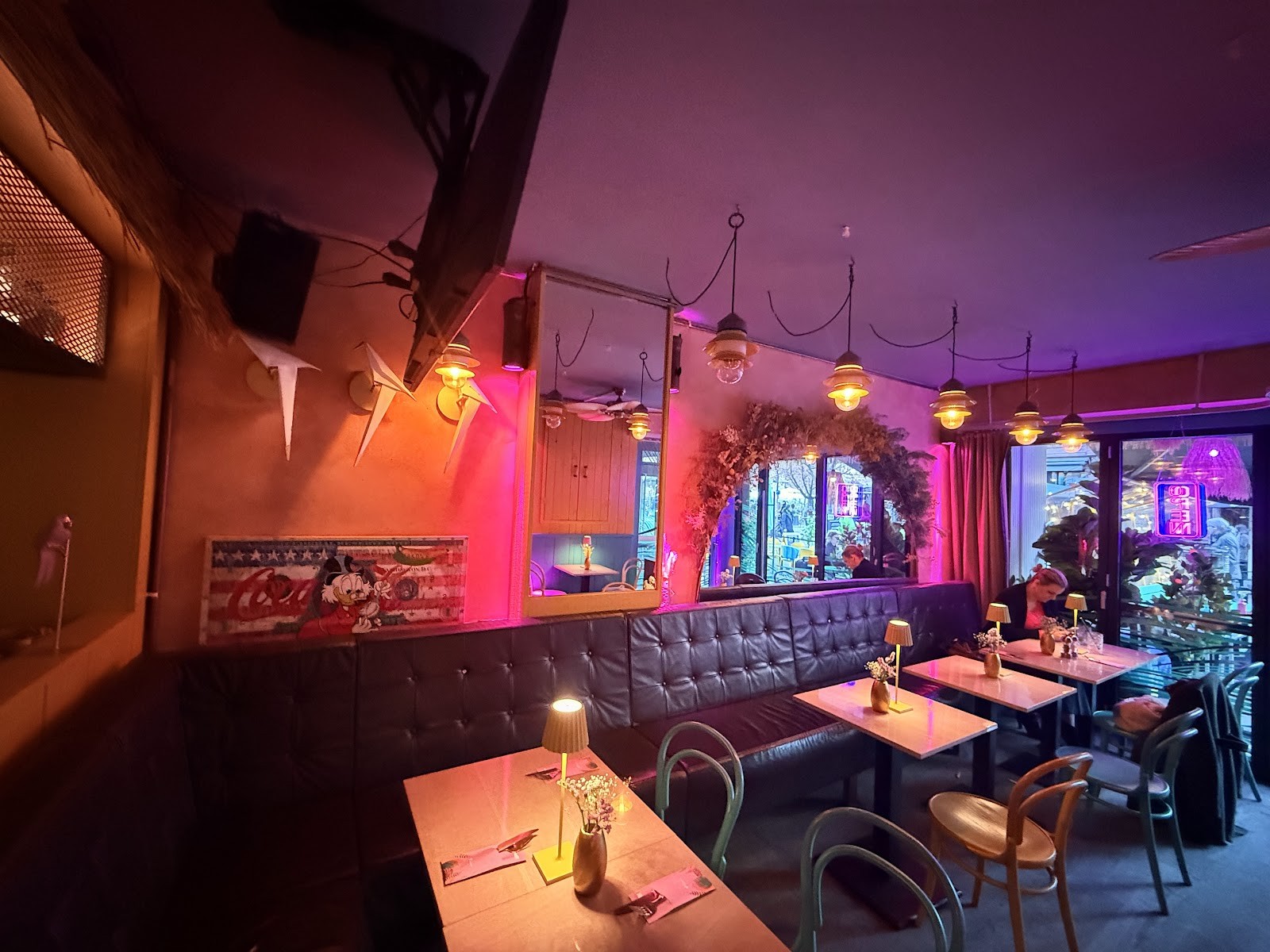 Kiwis – Restaurant • Bar • Events: the place