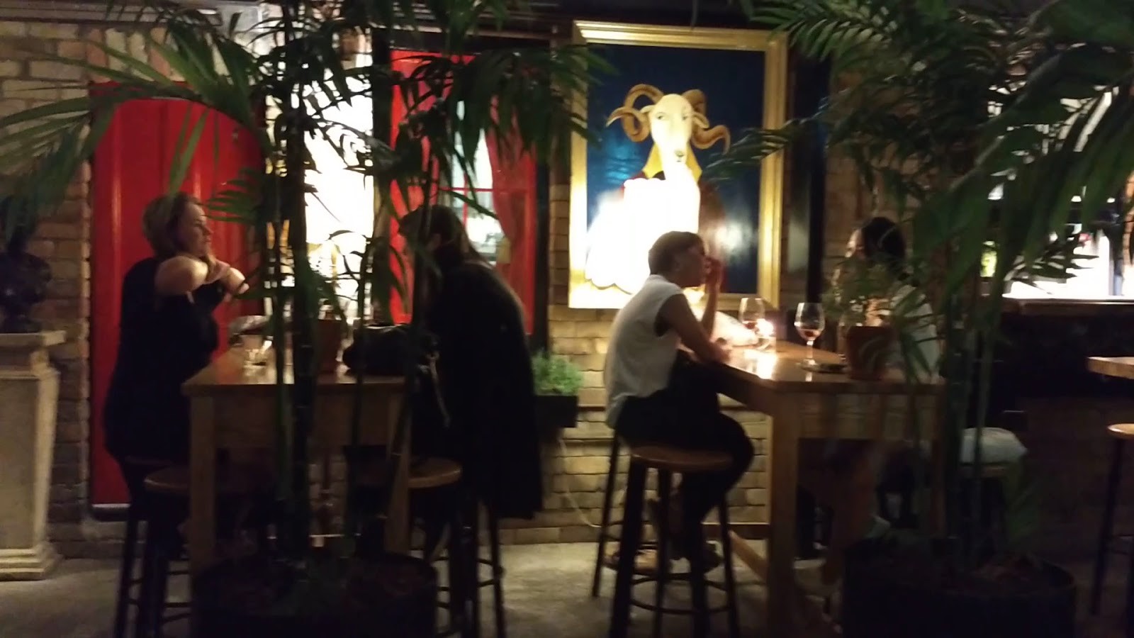 Hoppers Garden Bar: the place