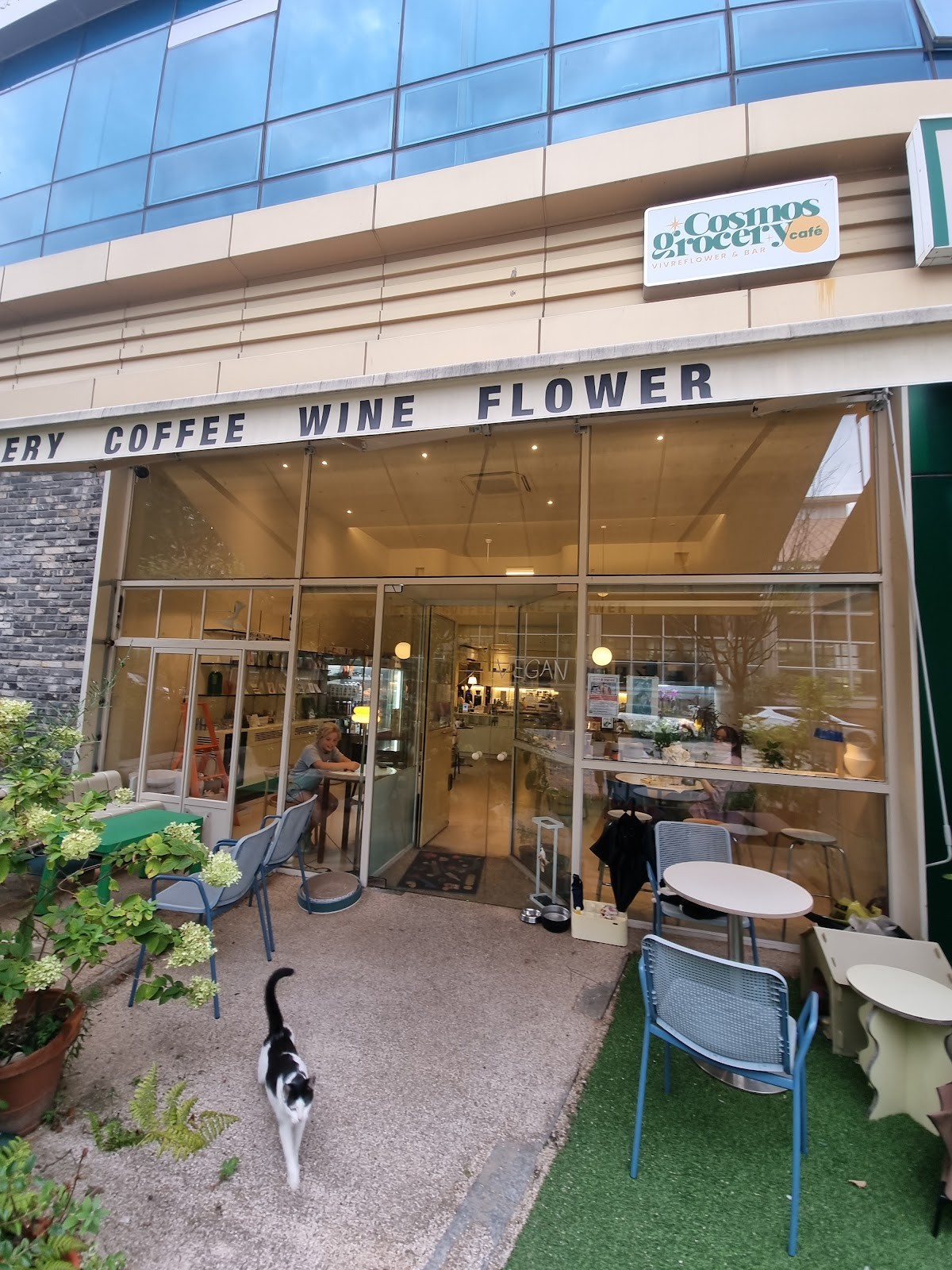 Cosmos Grocery Cafe: the place