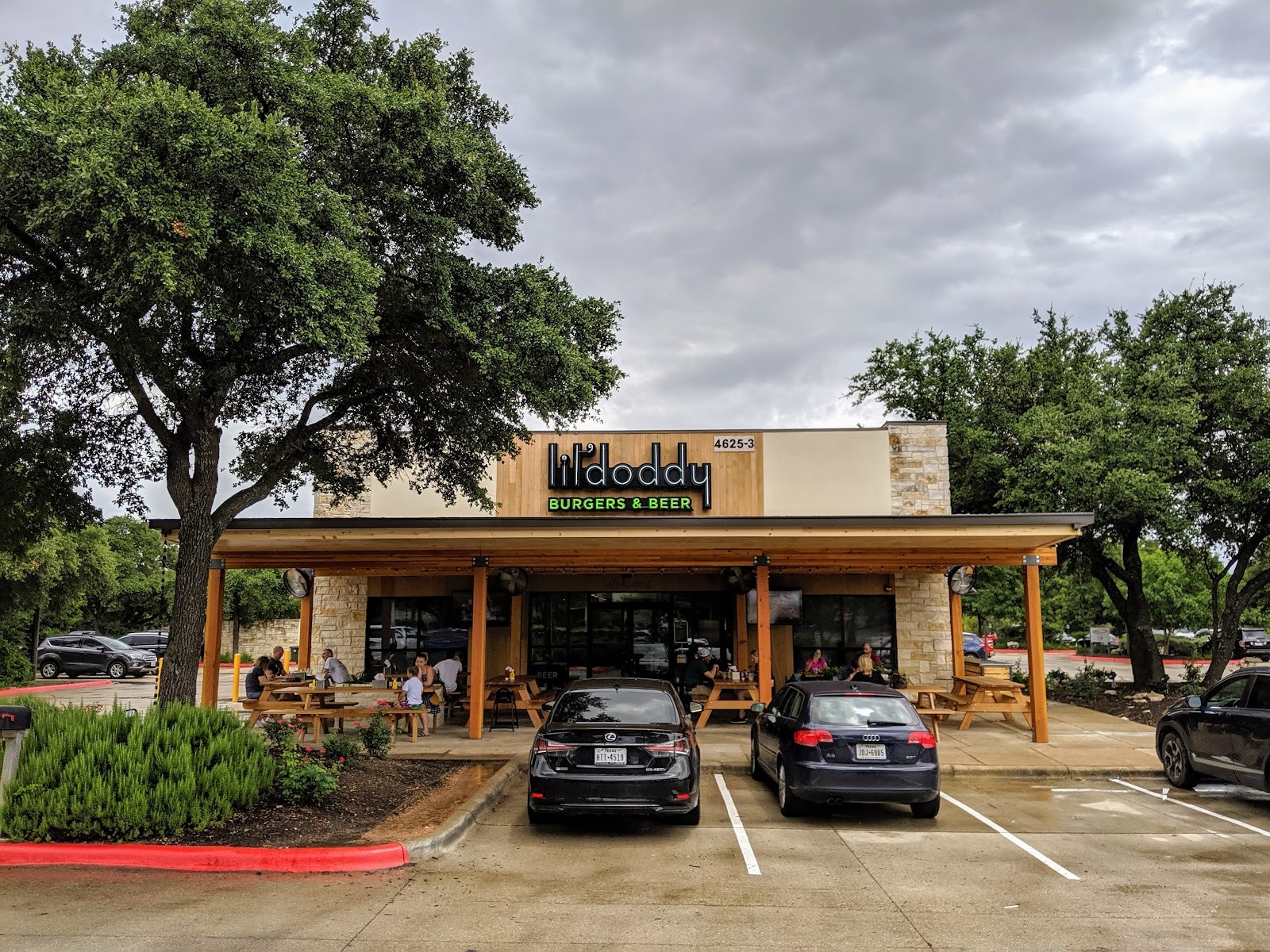 Hopdoddy Burger Bar: the place