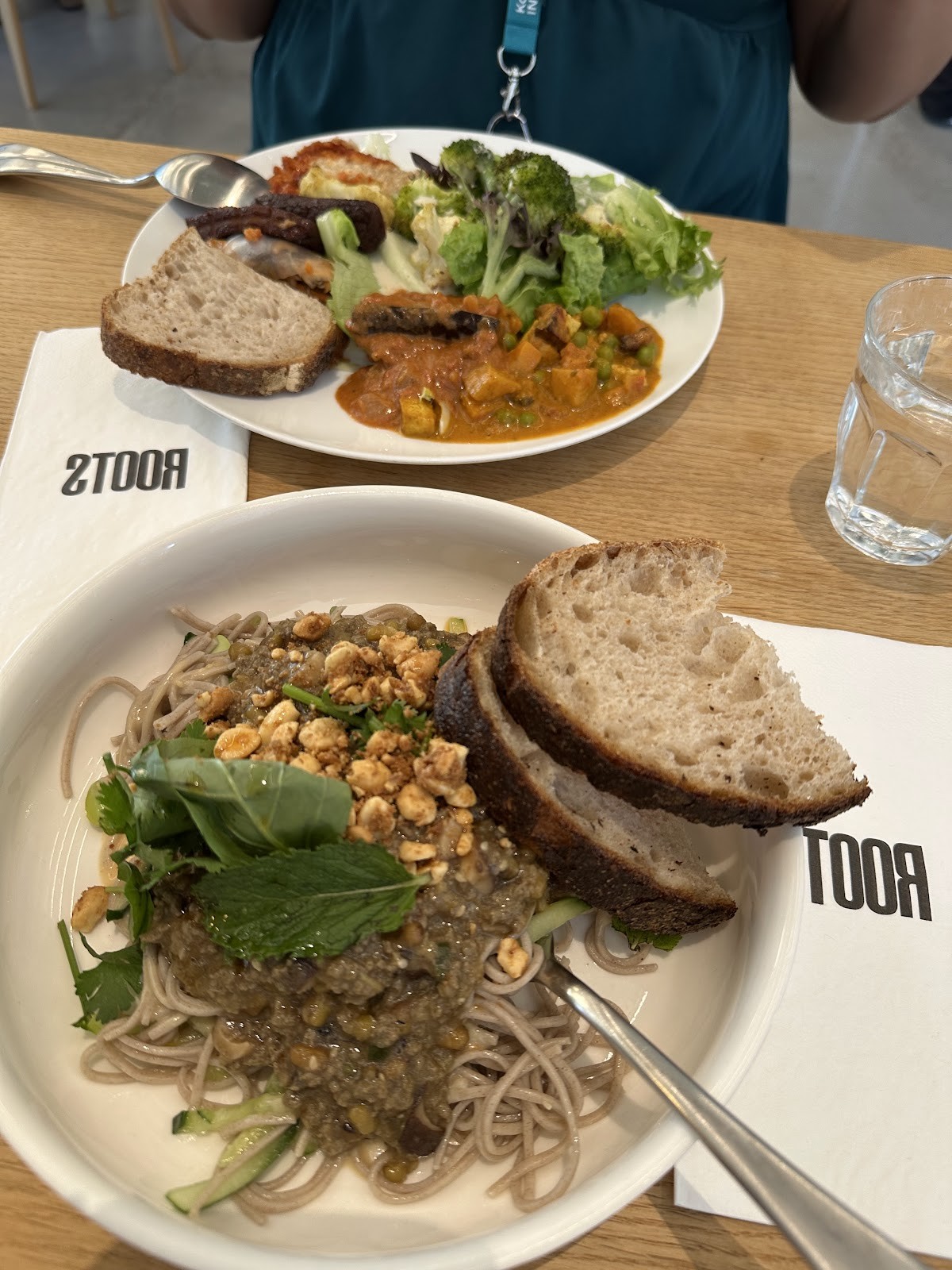 Roots Kitchen: food & drinks