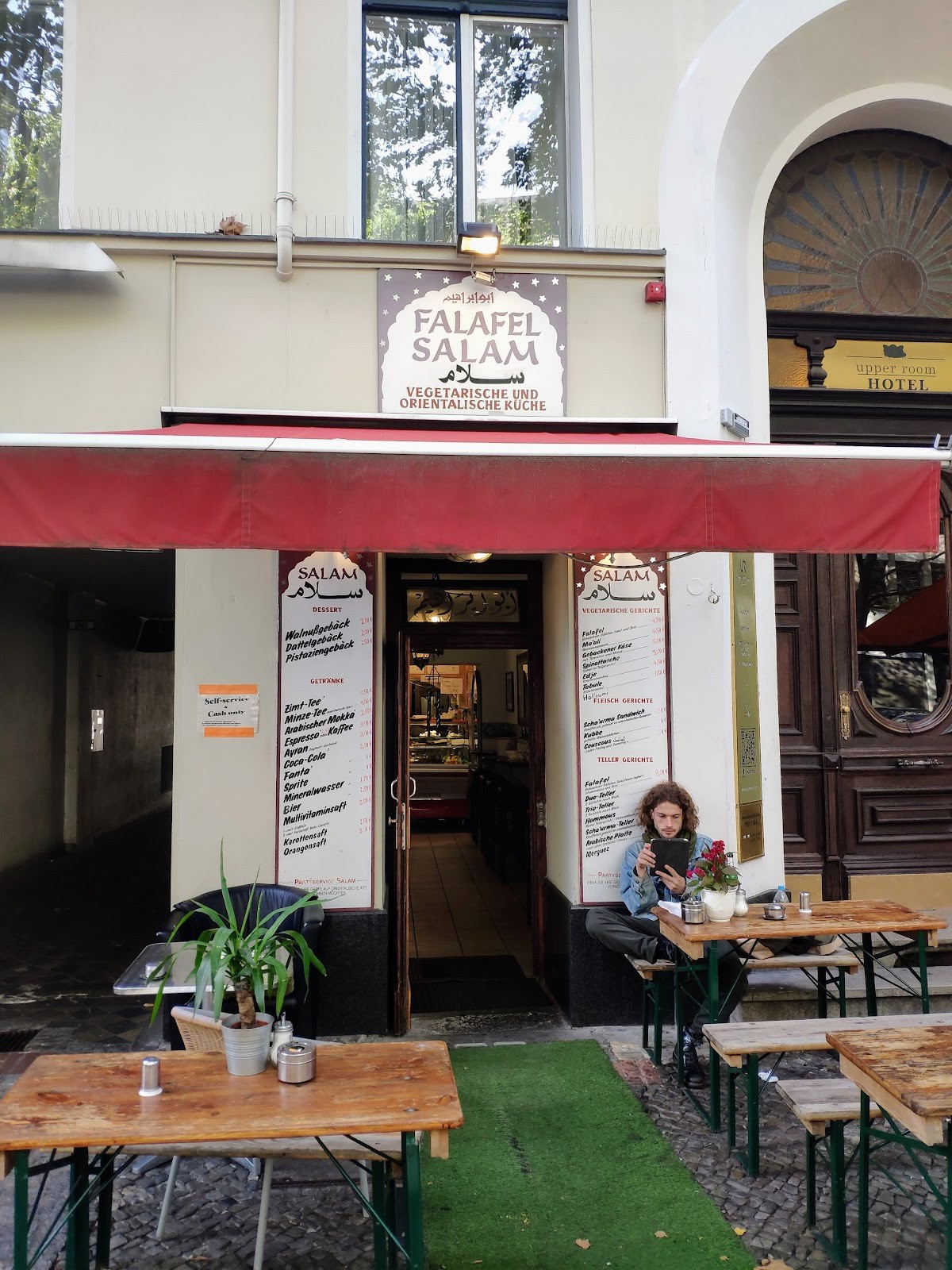 Falafel Salam: the place