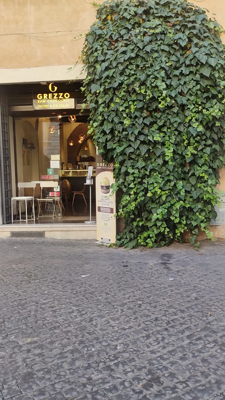 Grezzo Raw Chocolate - Piazza Mattei: the place