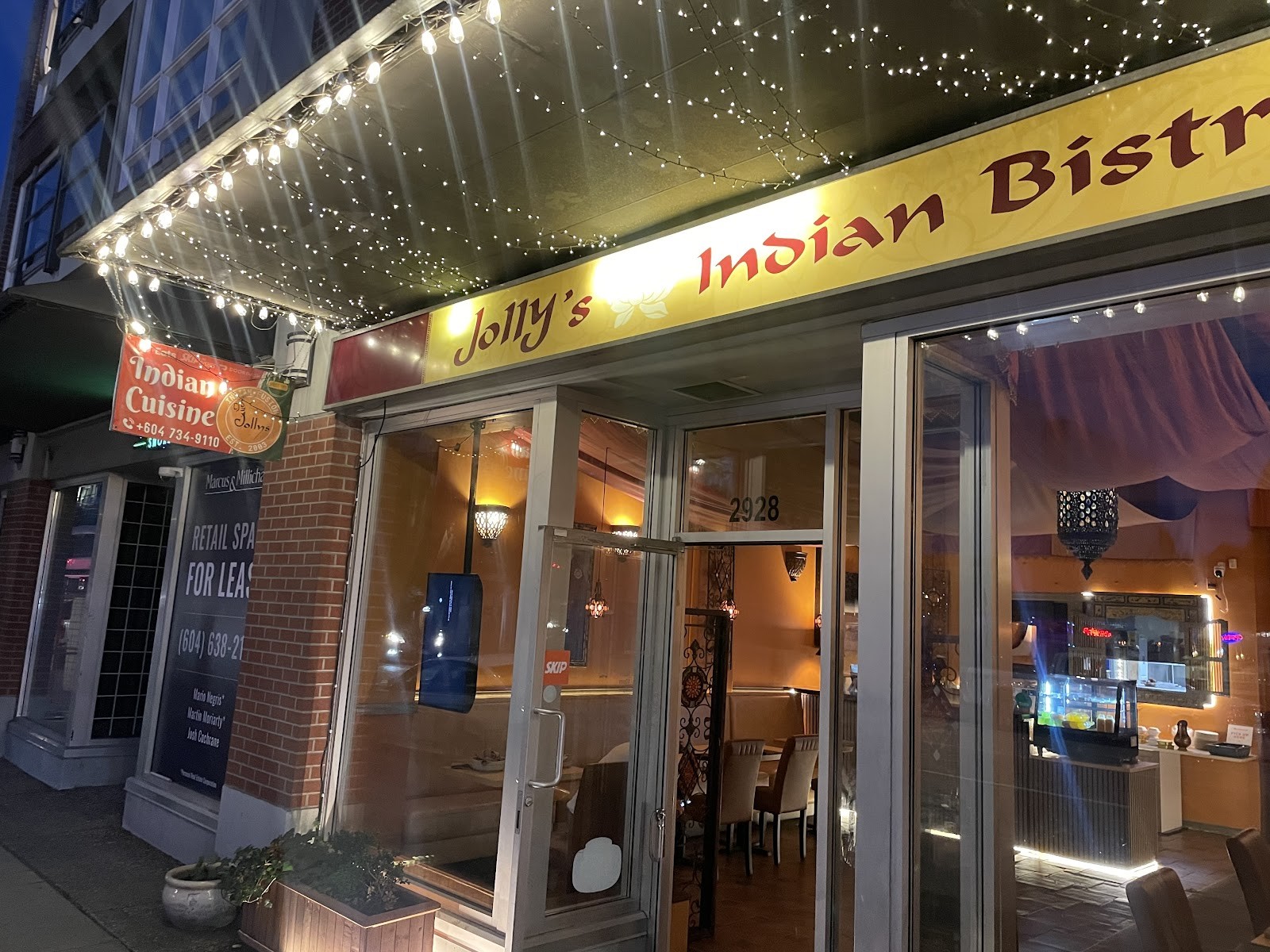 Jolly's Indian Bistro: the place