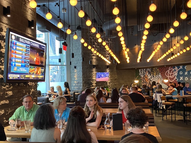 Earls Kitchen + Bar - Financial District (King & University): photo 4