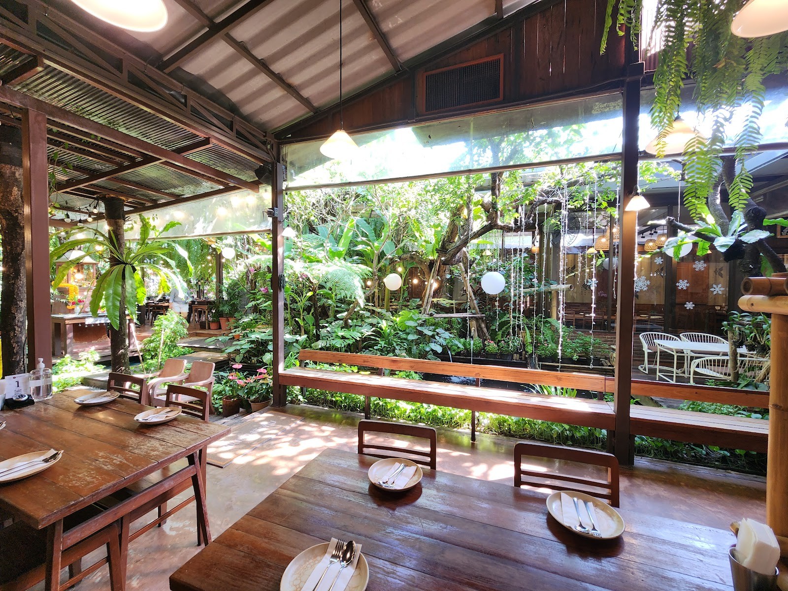 Kru Sai Thip Restaurant: the place