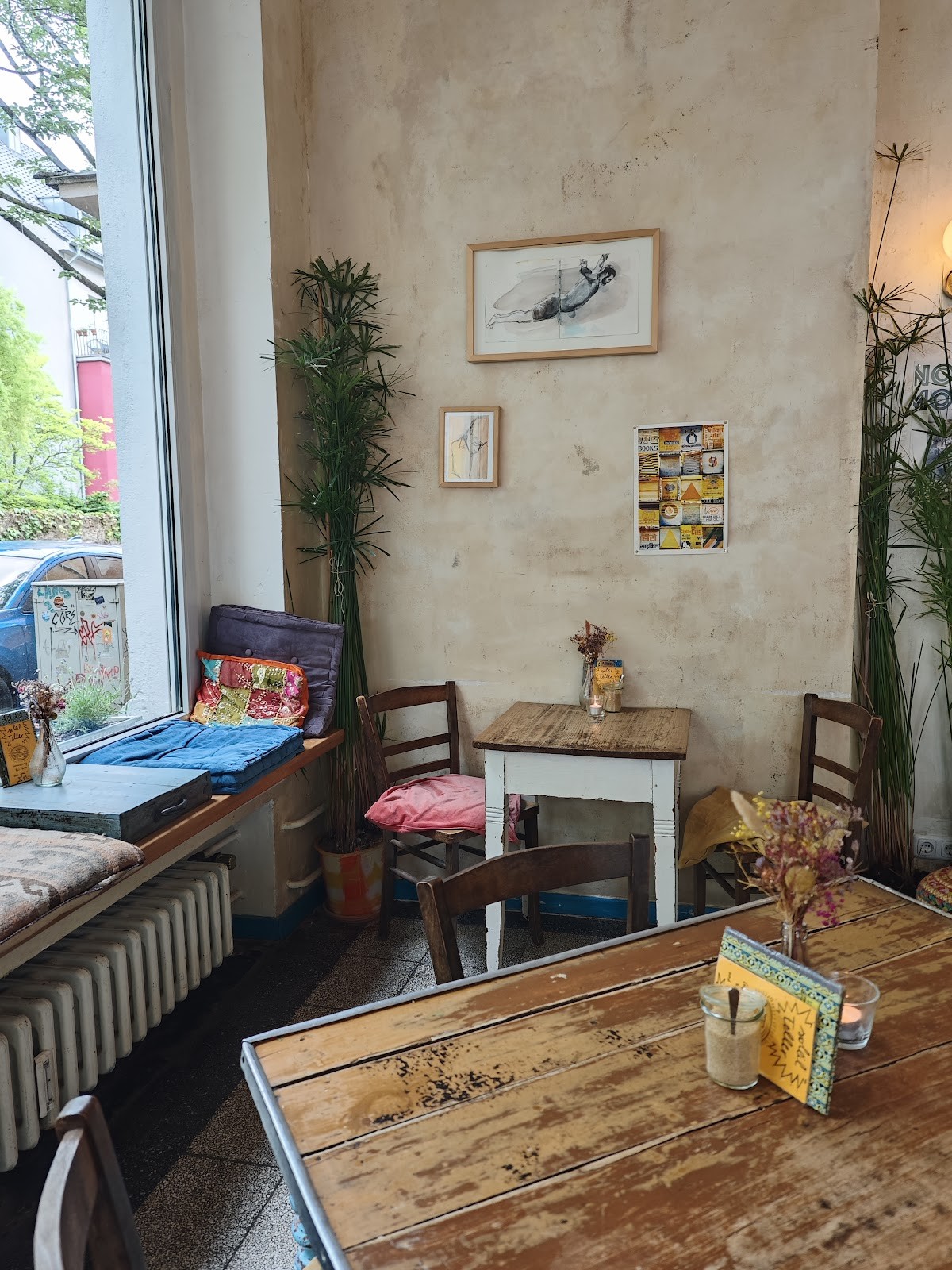 café soleil: the place