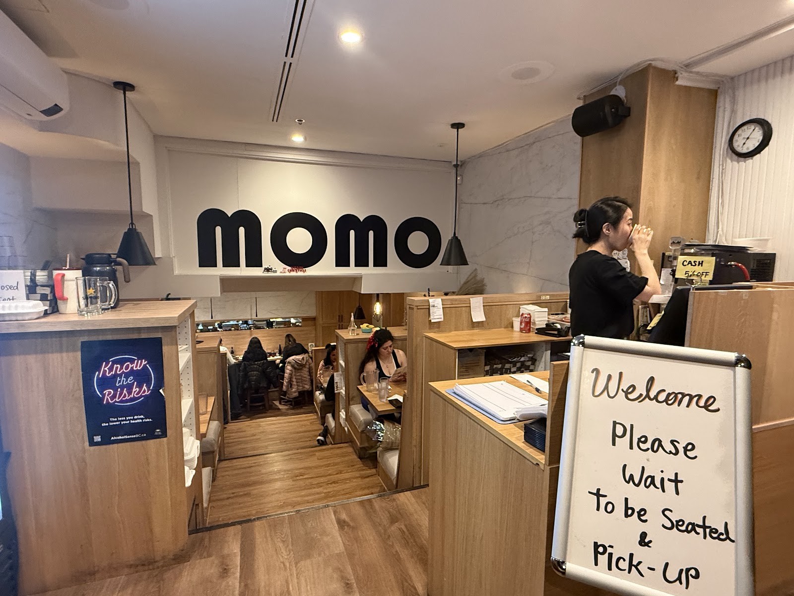 Momo Sushi: the place