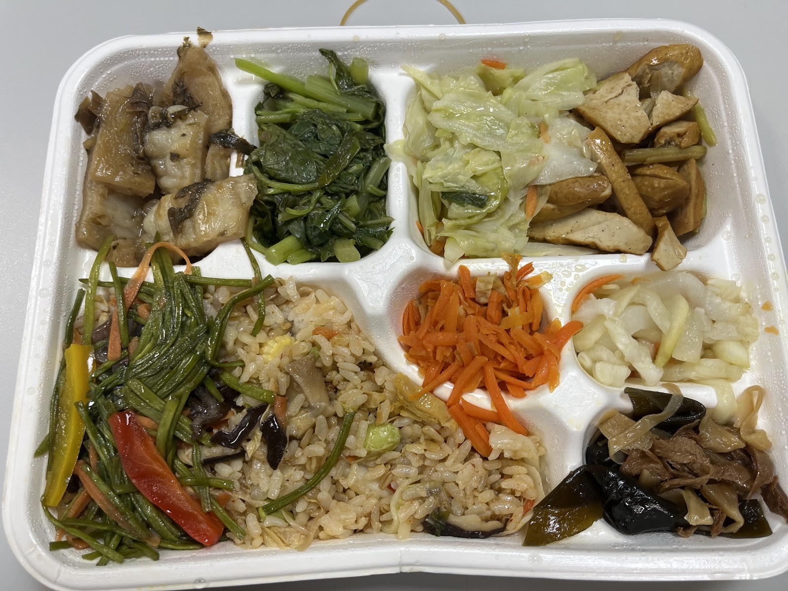 Vegetsai Vegan Bento - 蔡老師蔬食便當中正店: food & drinks