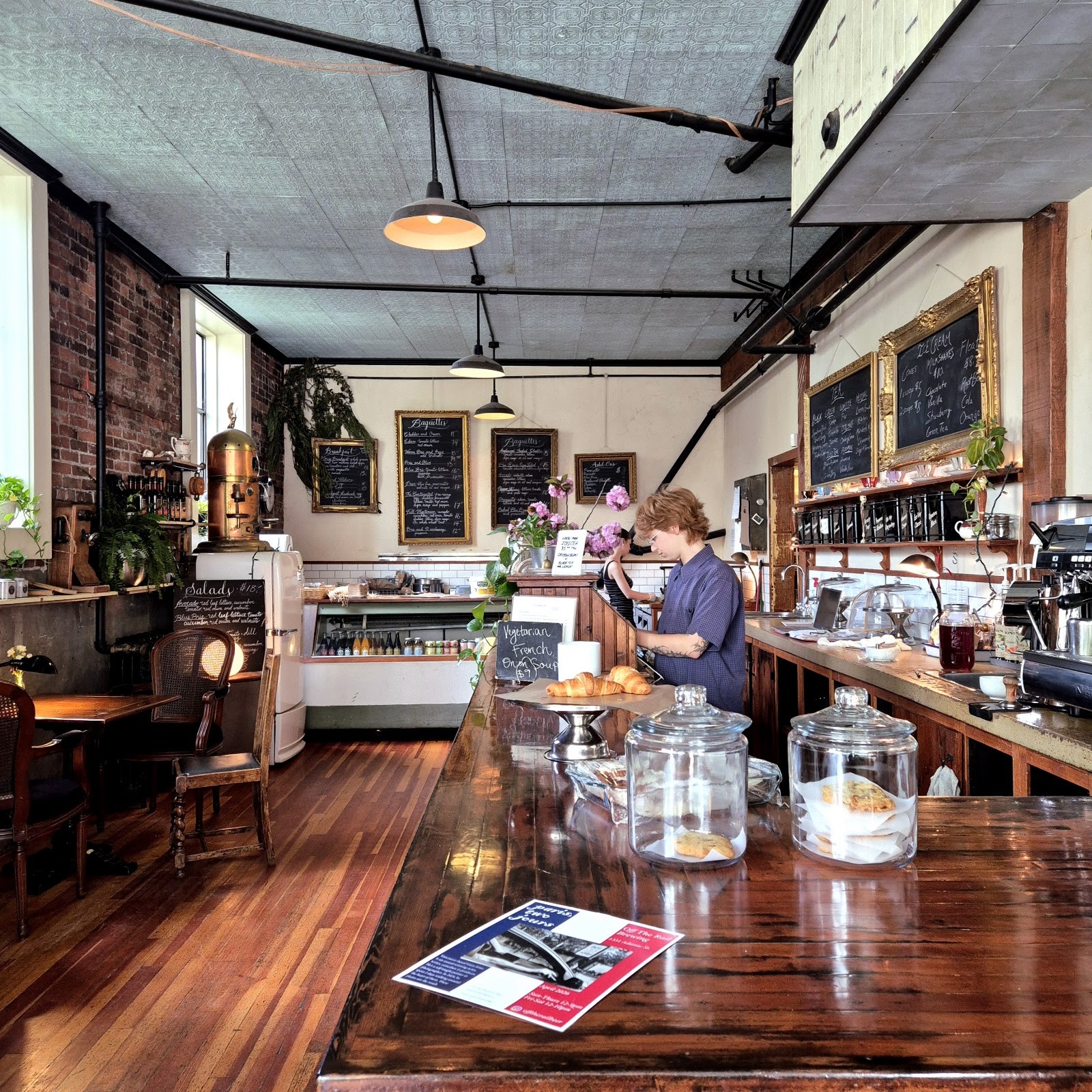 Finch's Market - Tea house Main street -: the place