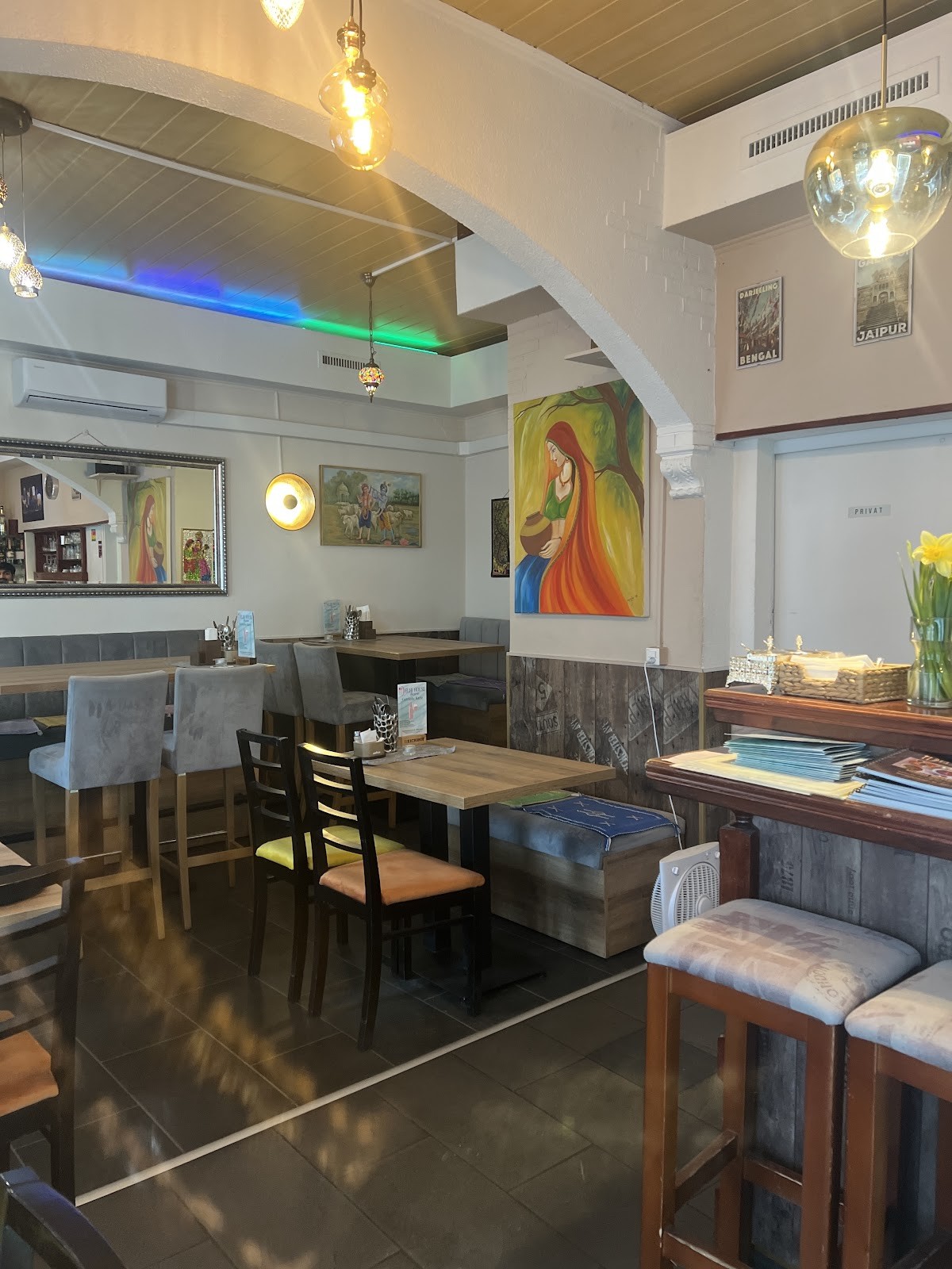 Delhi House of Best Curry Indian Restaurant and Bistro: the place