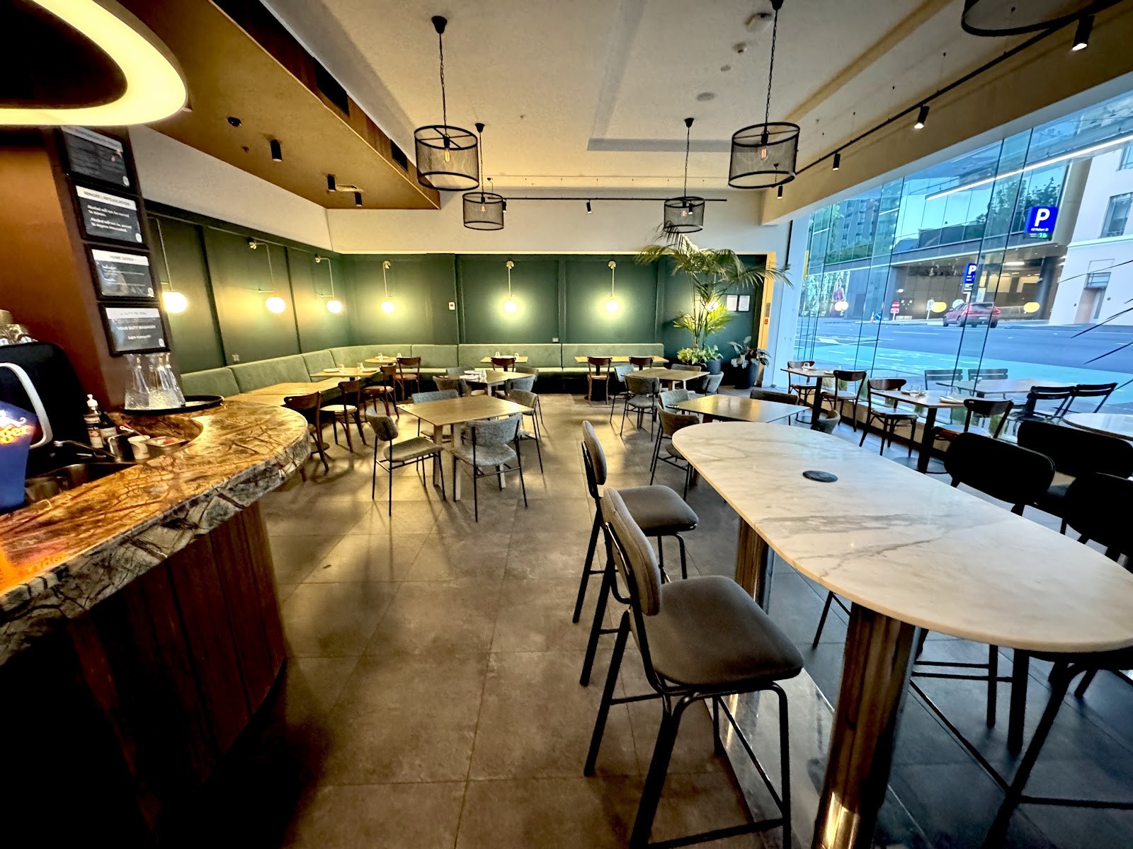 East Restaurant: the place