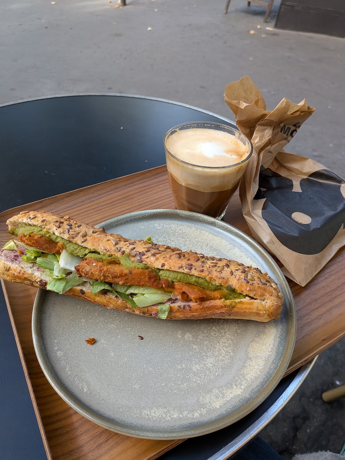 Land&Monkeys Père Lachaise: food & drinks