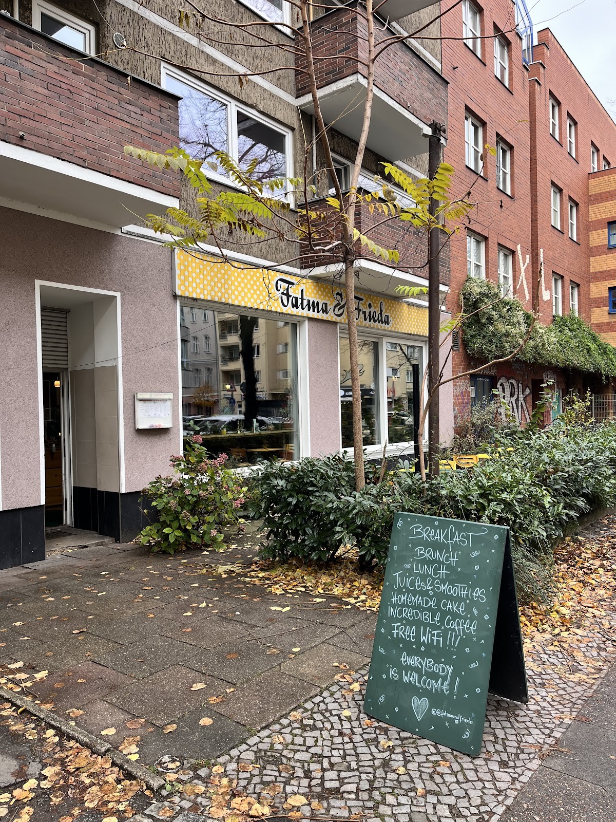 Café Fatma & Frieda | Kaffeespezialitäten | Selbstgemachter Kuchen | Frühstück | vegan & vegetarisch | Reuterkiez Berlin: the place