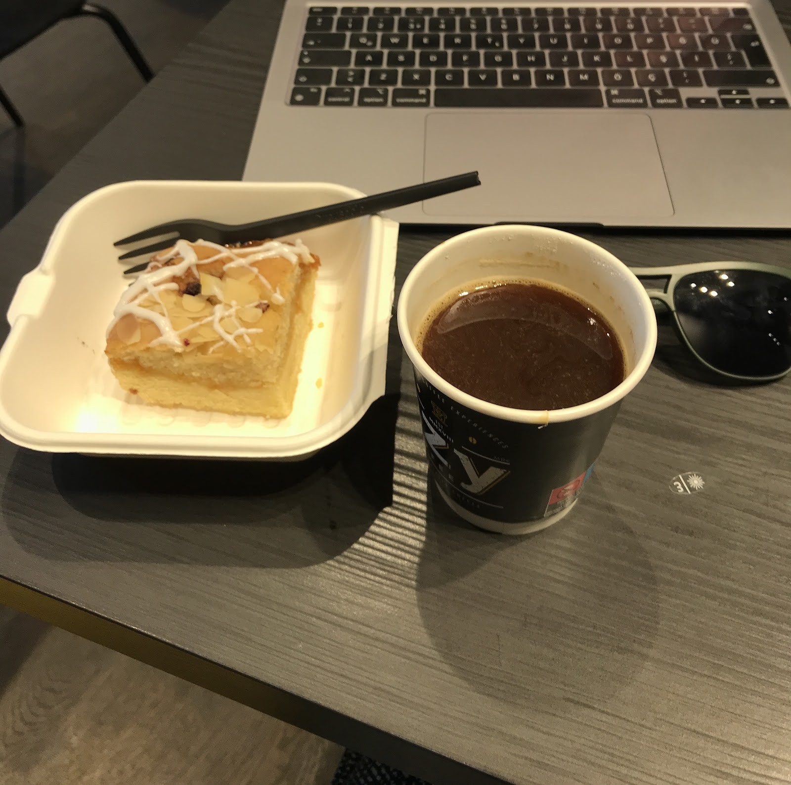 Izy Coffee: food & drinks