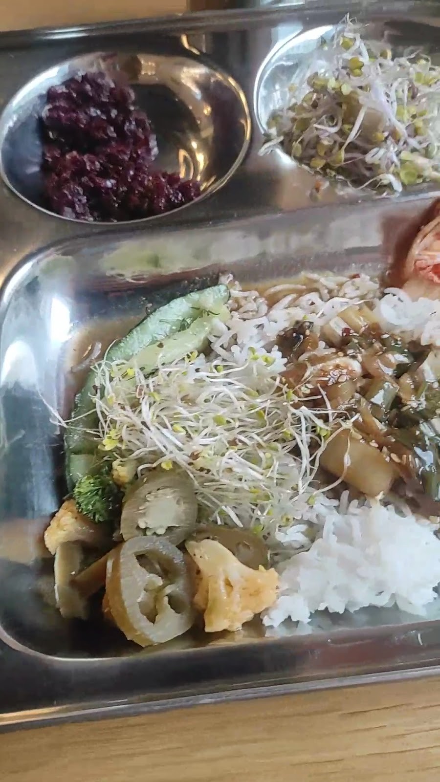 Beas Vegetarian Dhaba: food & drinks