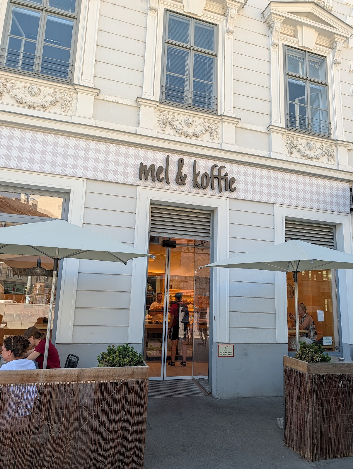 mel&koffie: the place