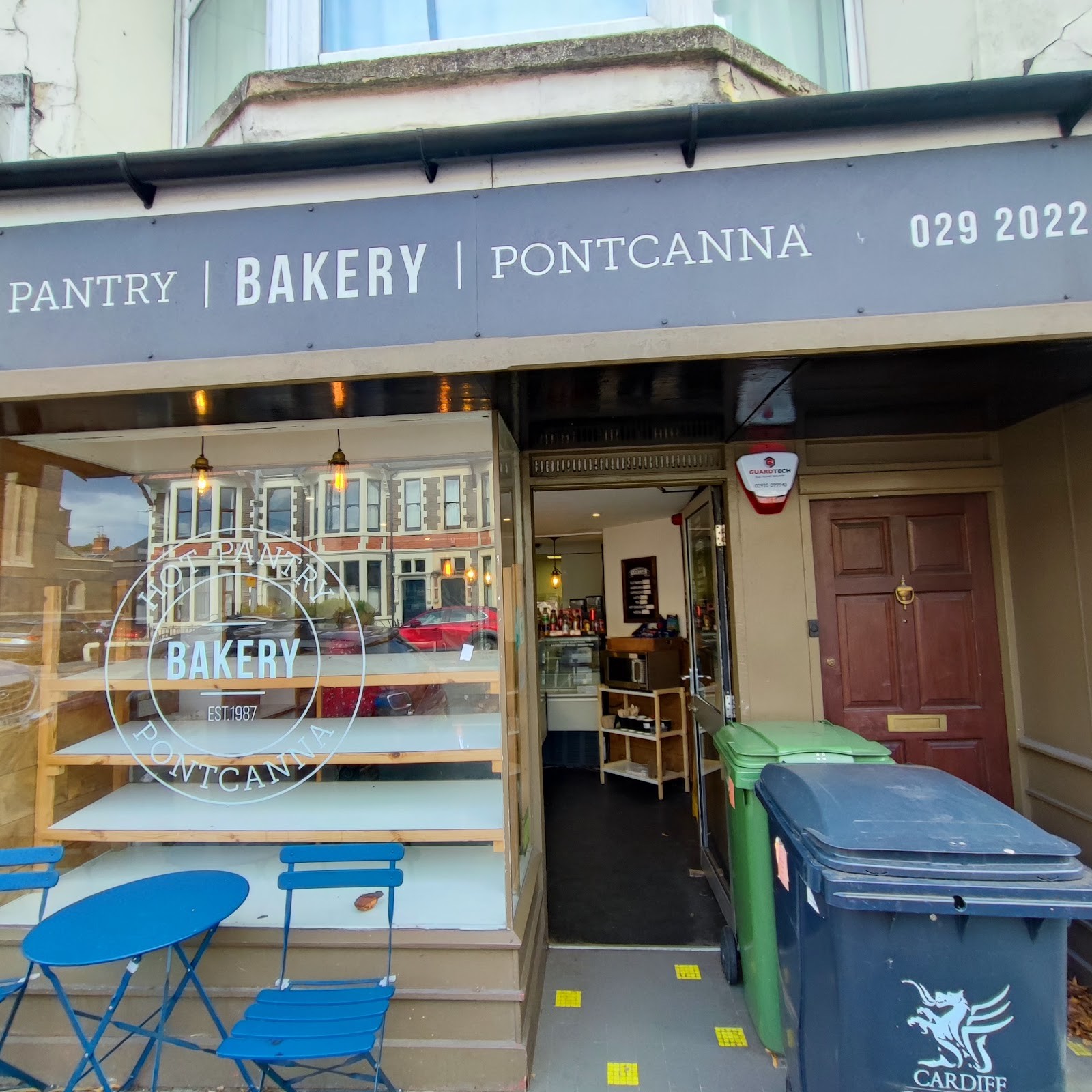 Hot Pantry Bakery: the place