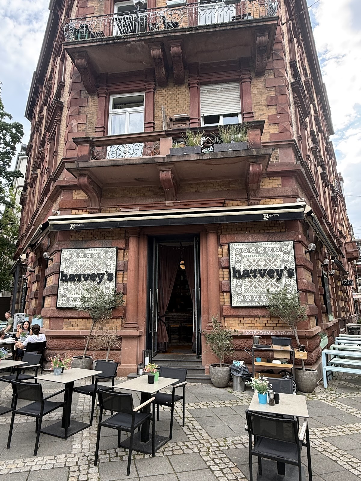 Harvey's: the place