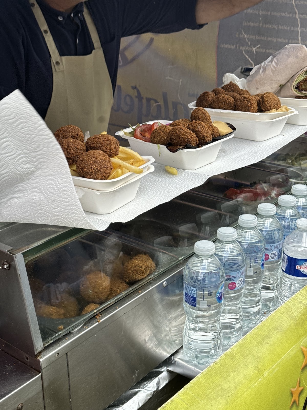 Falafel Zaki Zaki: food & drinks