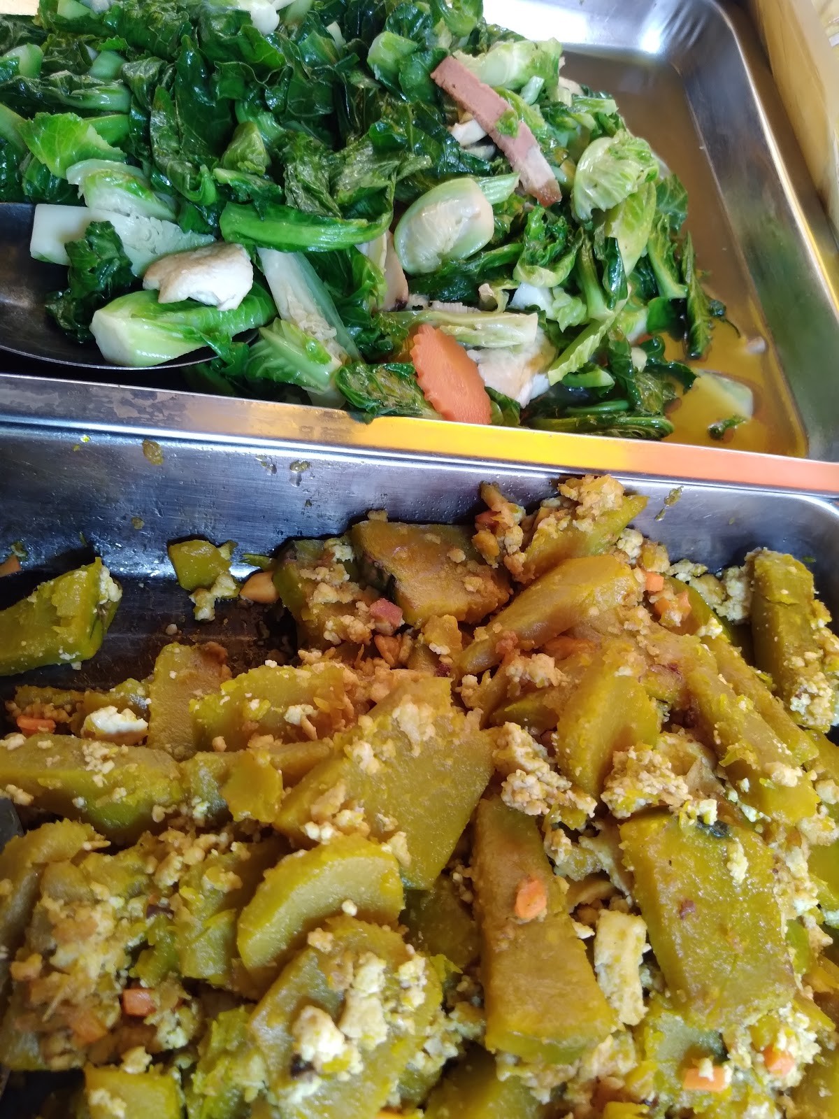 Prapai's Vegetarian Kitchen: food & drinks