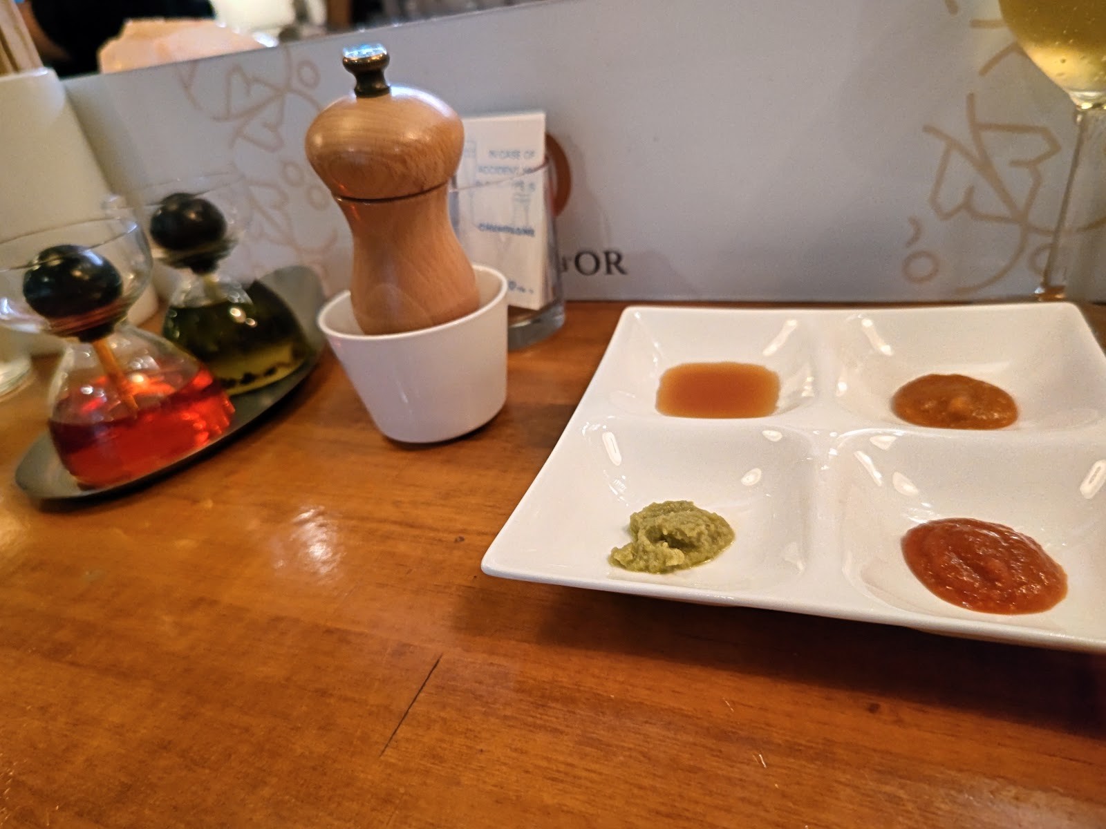 Stand Cham Shoku Ebisu Champagne & GYOZA BAR: the place