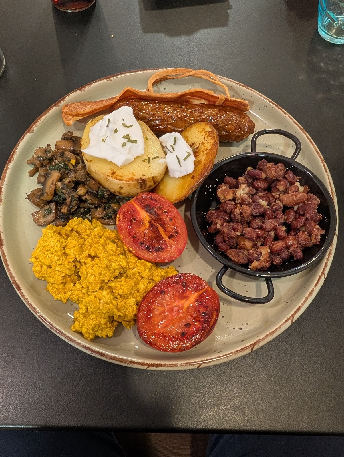 NATURY Esmorzars: food & drinks