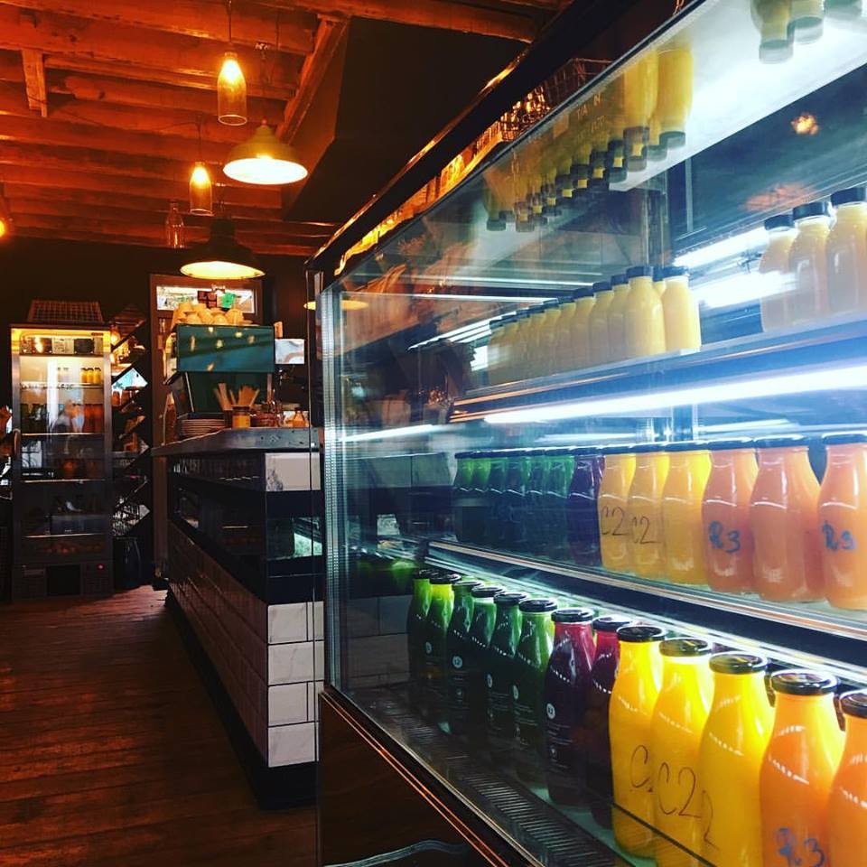 Youjuice Garage Cafe: the place