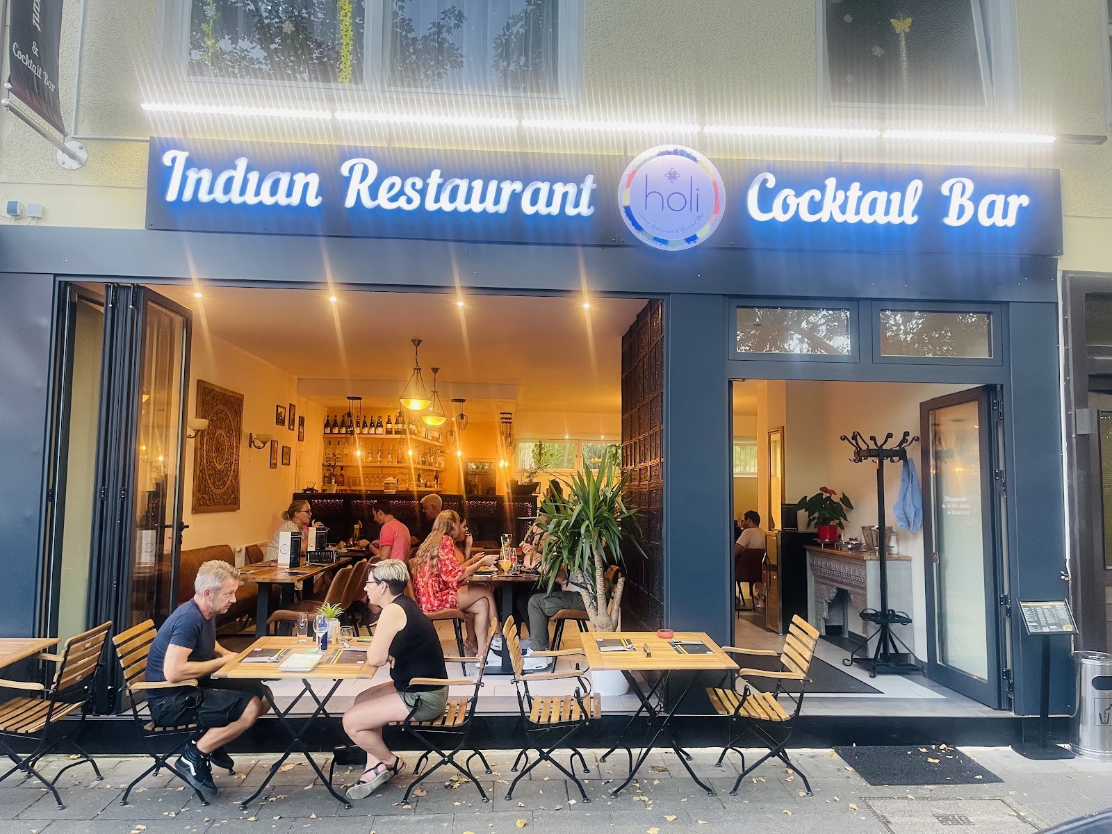 Holi - Indian Restaurant & Cocktail Bar: the place