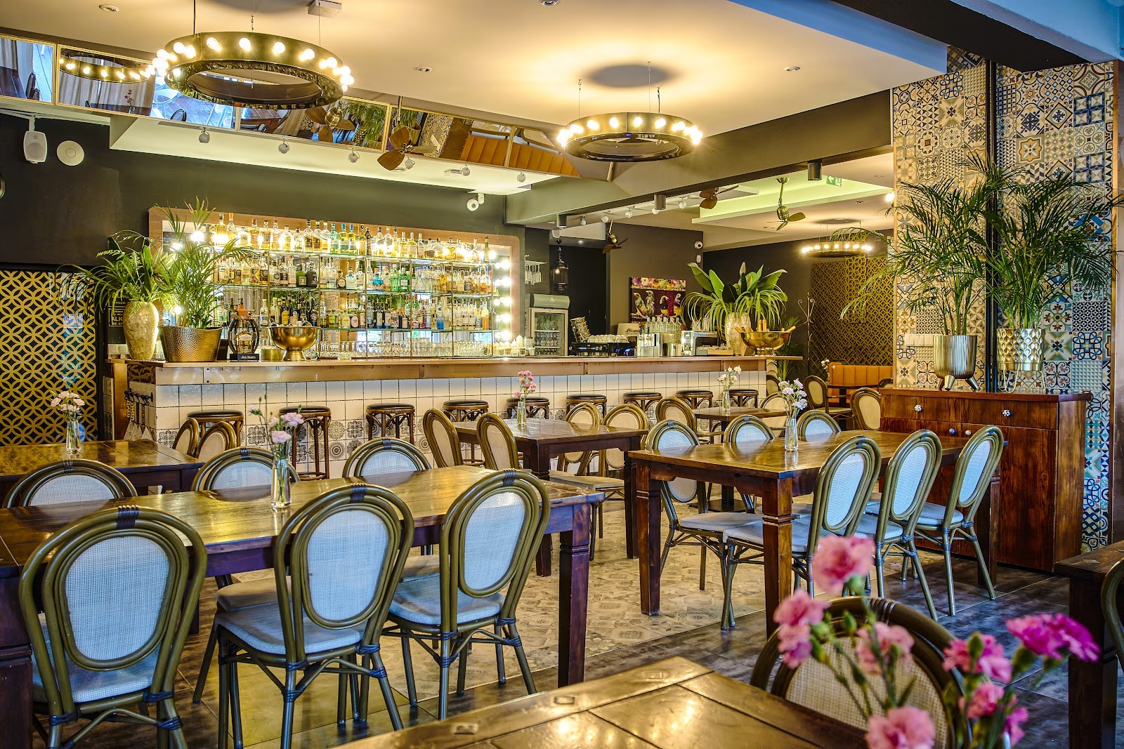 SHUK mezze & bar: the place