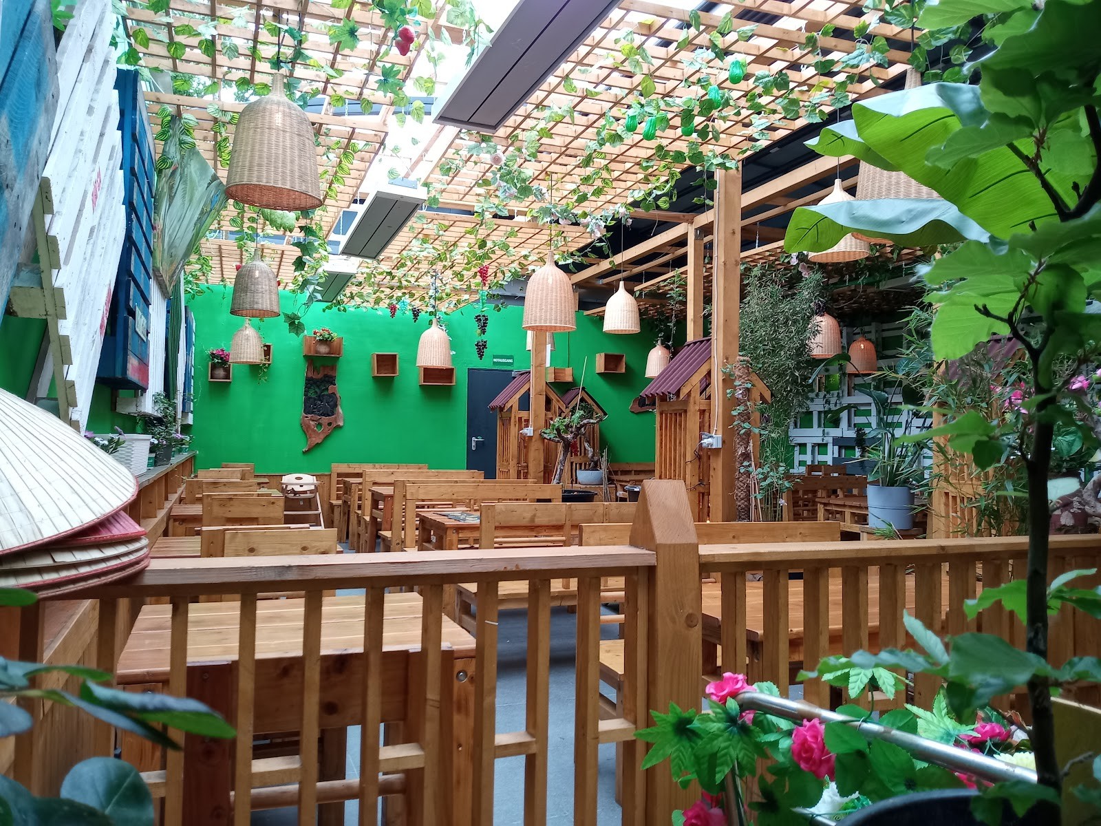 Viet - Thai Cuisine: the place
