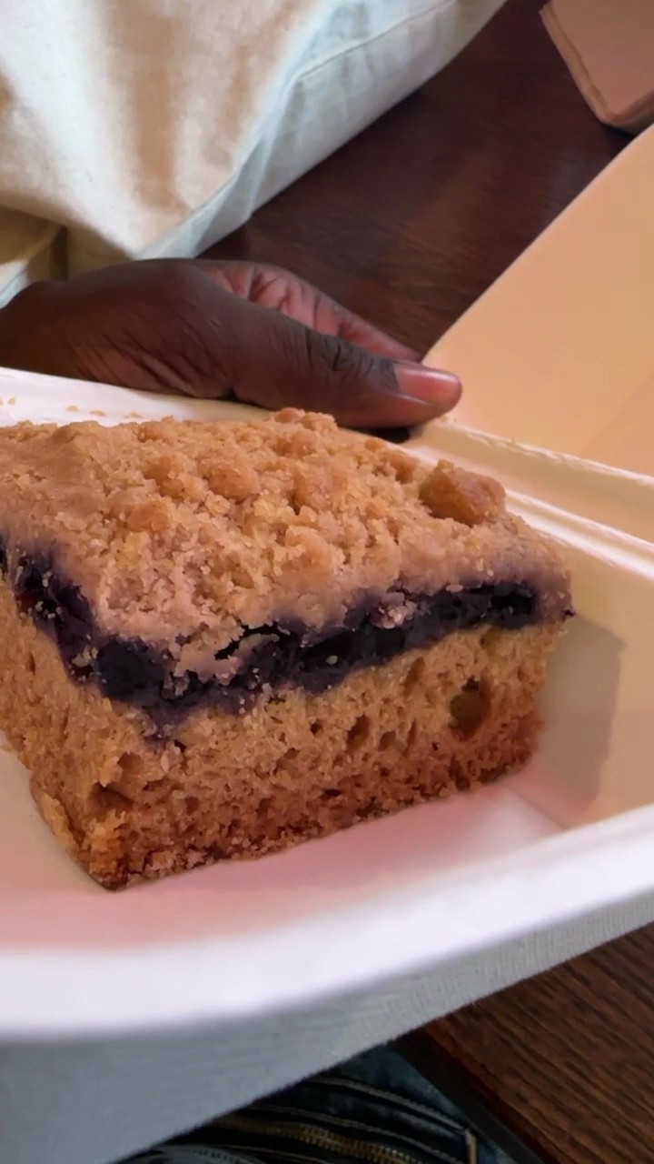 Crust Vegan Bakery: food & drinks