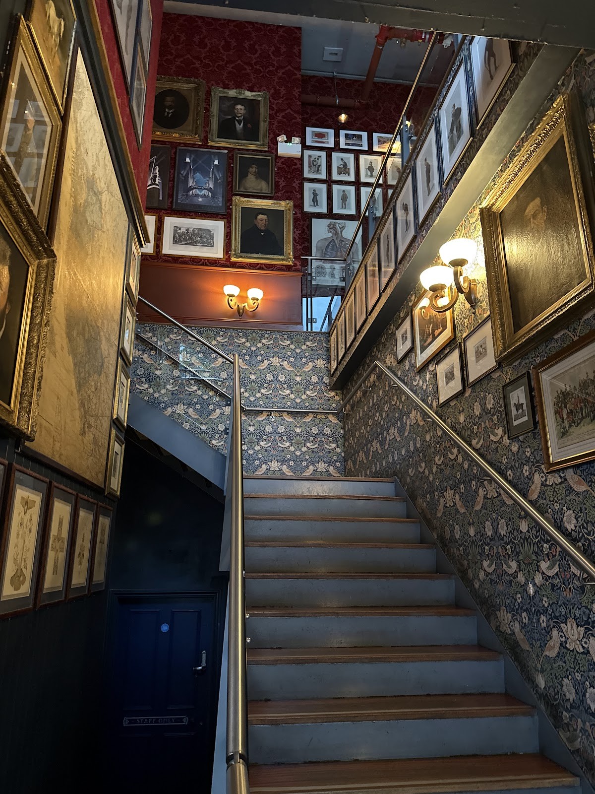 Cosy Club: the place