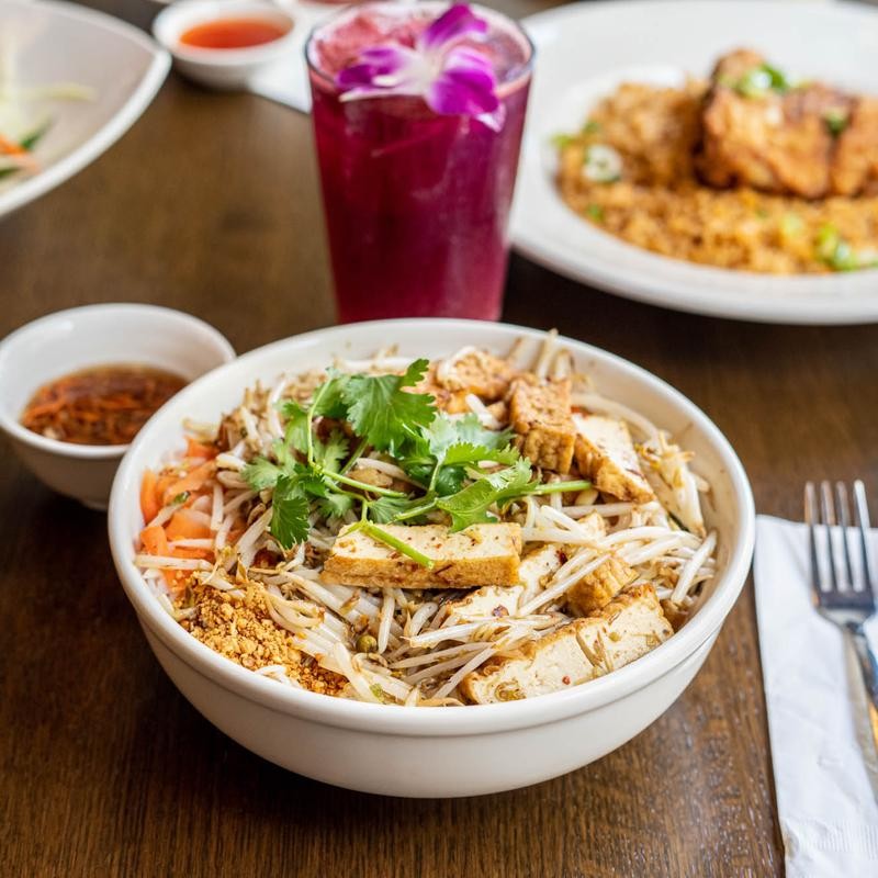 Tank Kitchen & Bar: food & drinks