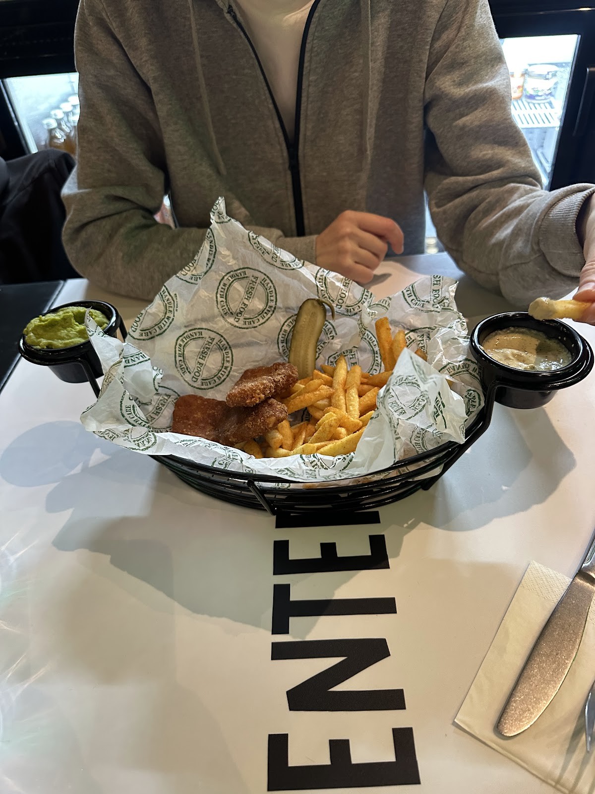 Enter/Exit: food & drinks