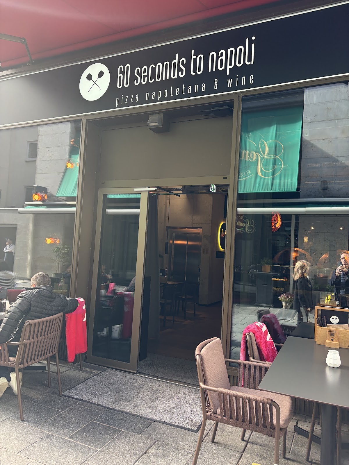 60 Seconds to Napoli: the place