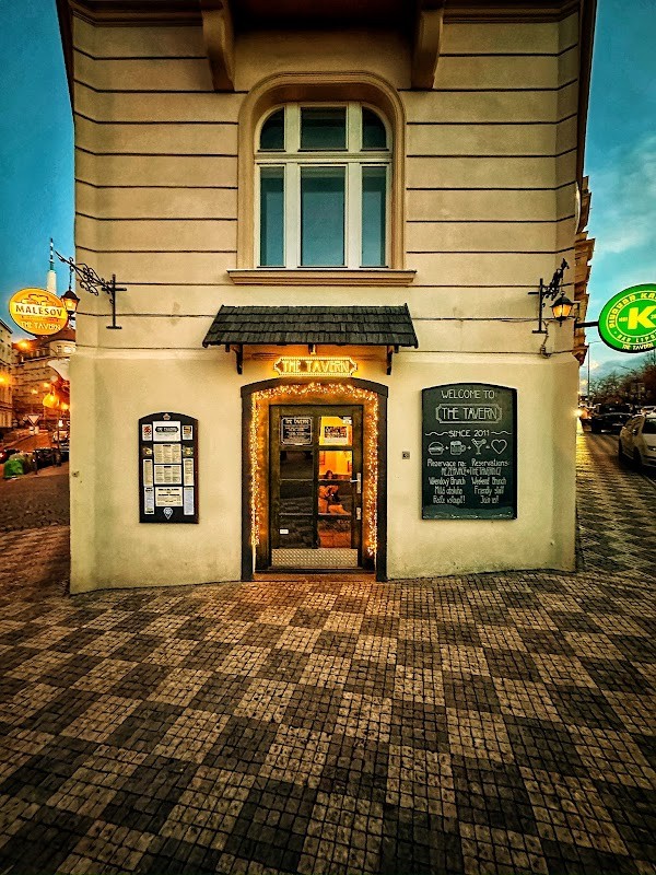 The Tavern, Burgers, Cocktails & Brunch: the place