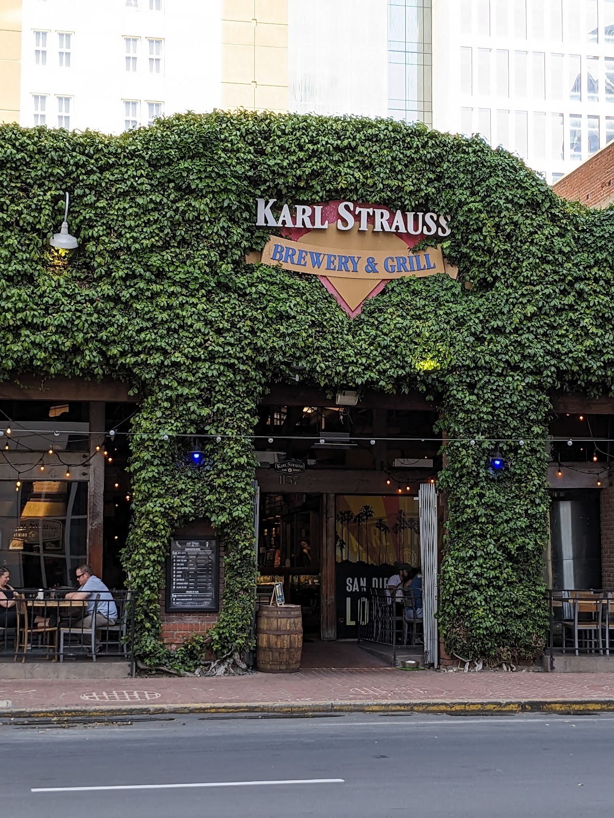 Karl Strauss Brewing Company: the place