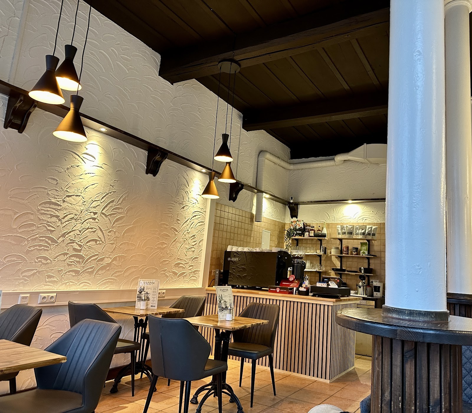 Vintage Café & Bar Harburg: the place