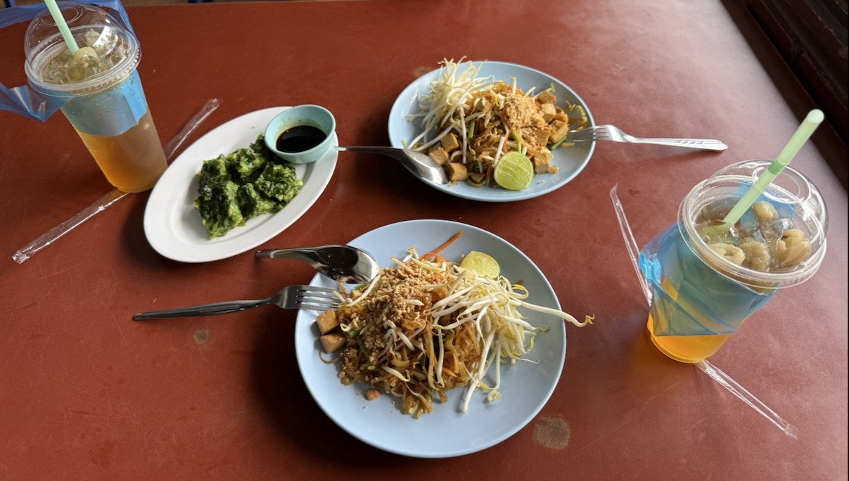 Vegetarian Society in Chatuchak: food & drinks