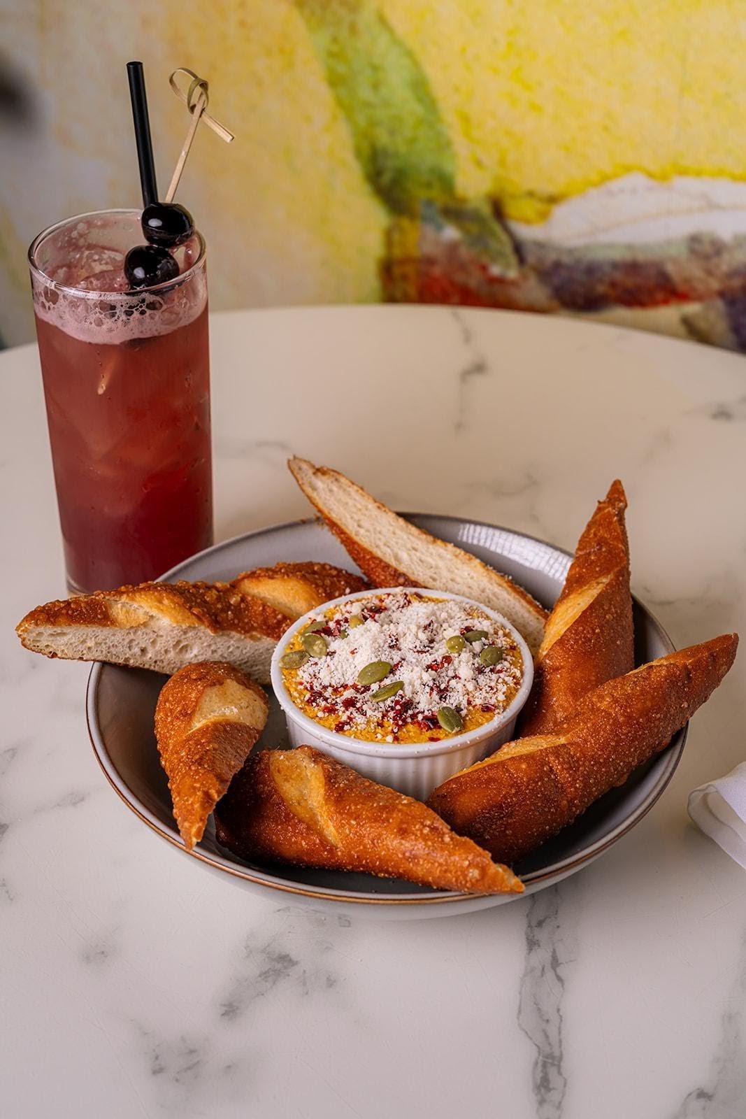 Fitz on 4th: food & drinks