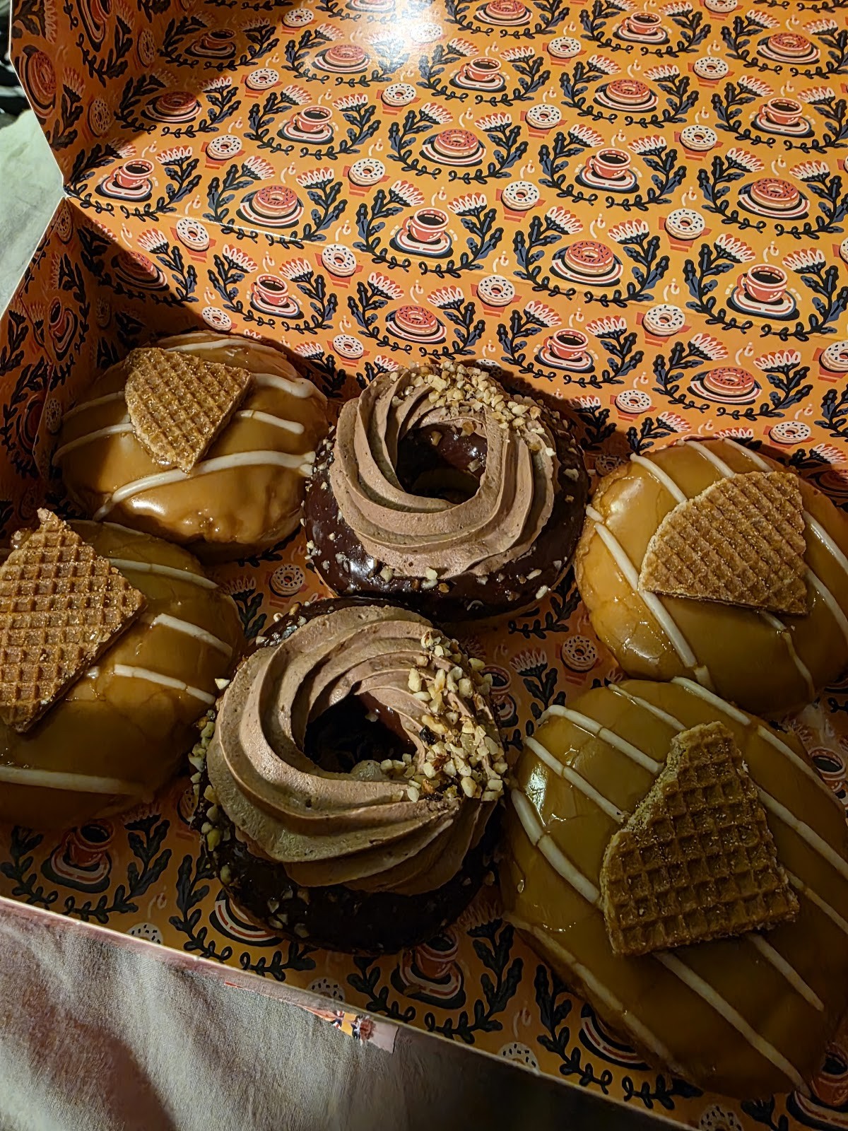 Brammibal's Donuts: food & drinks