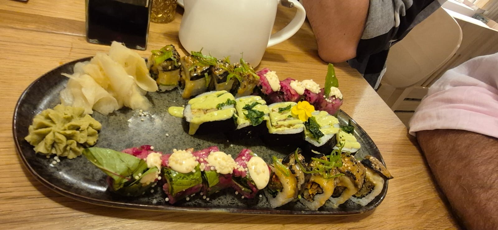 Bloom Sushi Marais: food & drinks