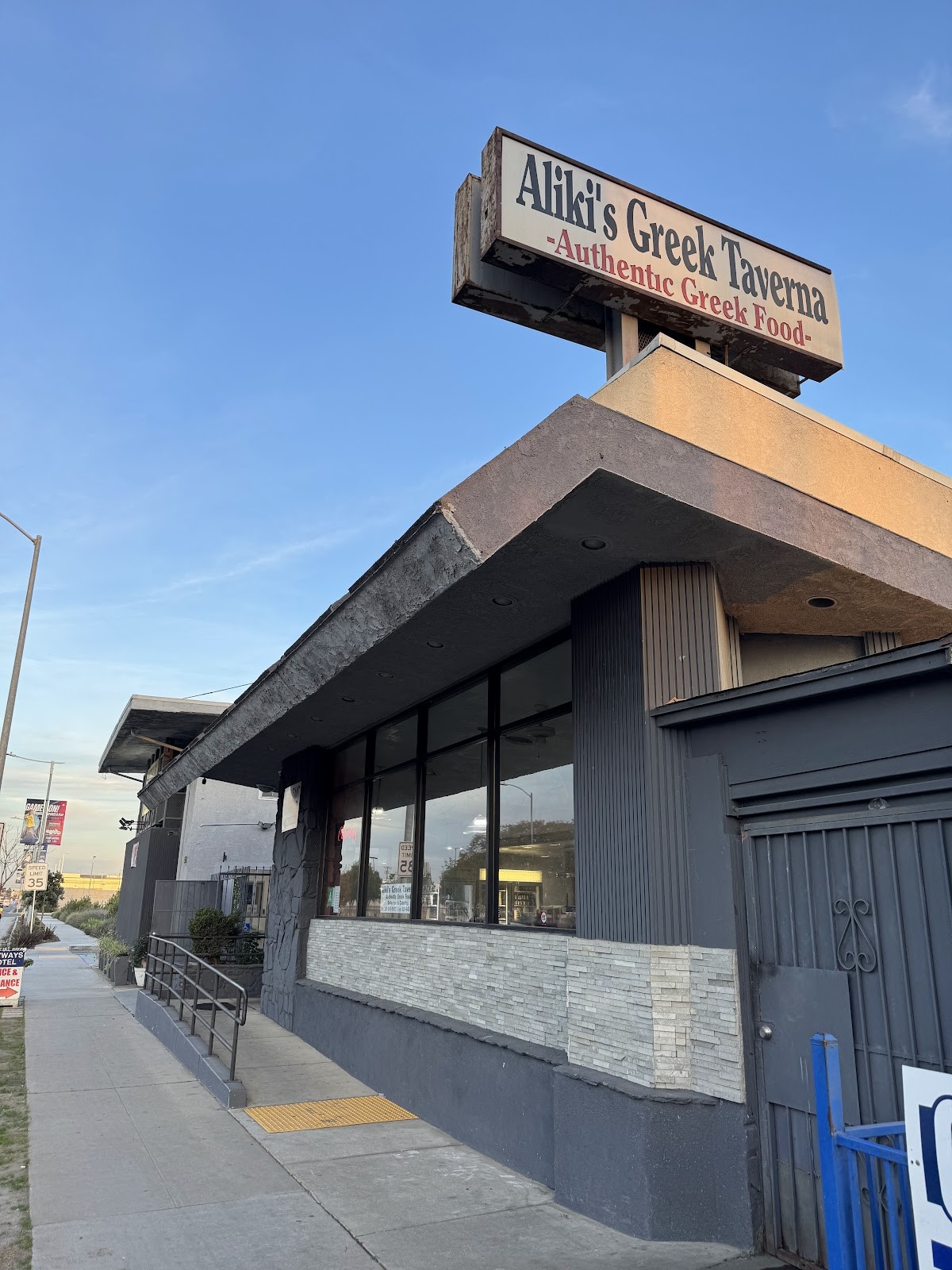 Aliki's Greek Taverna: the place