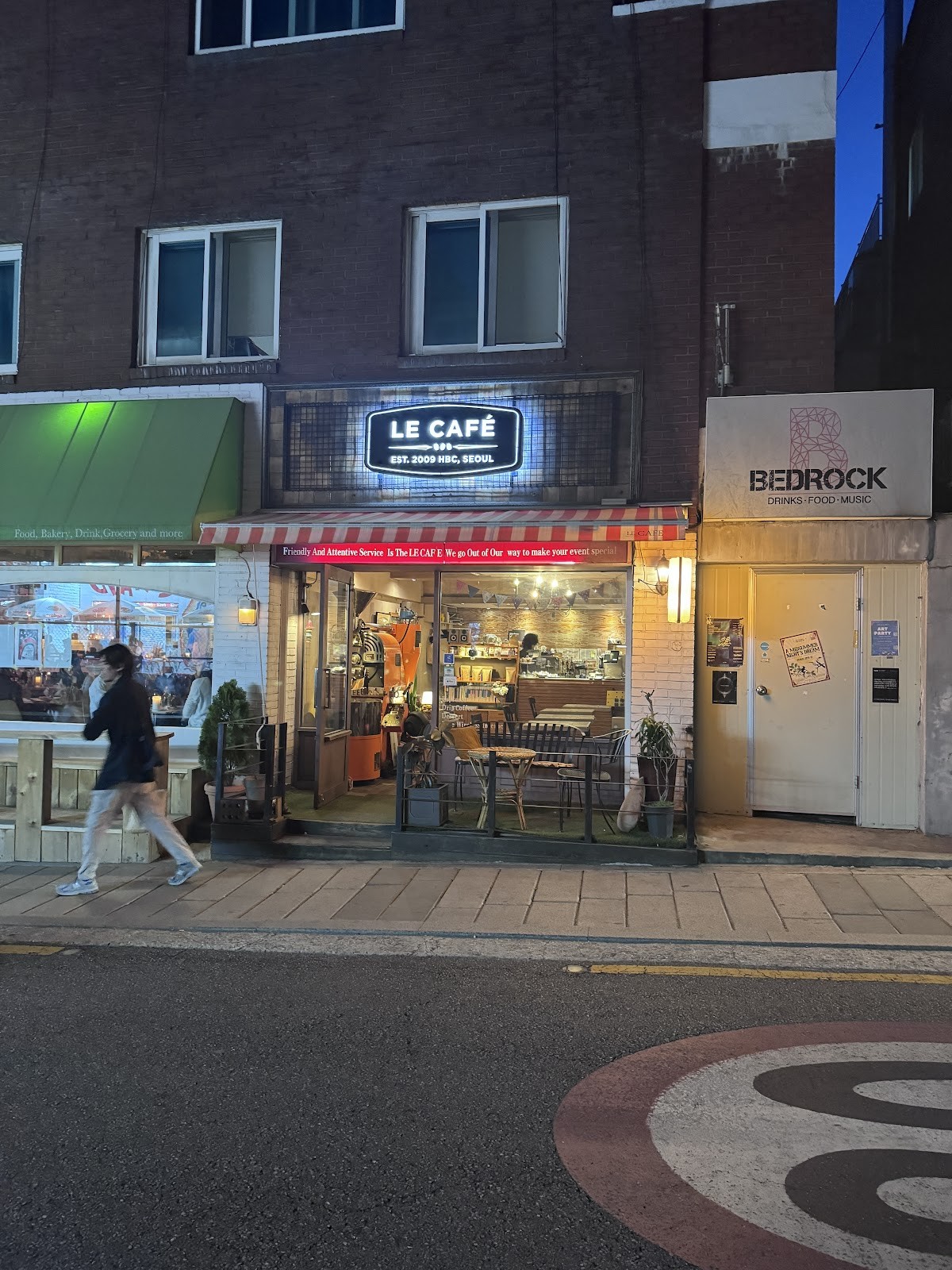 Le Cafe: the place
