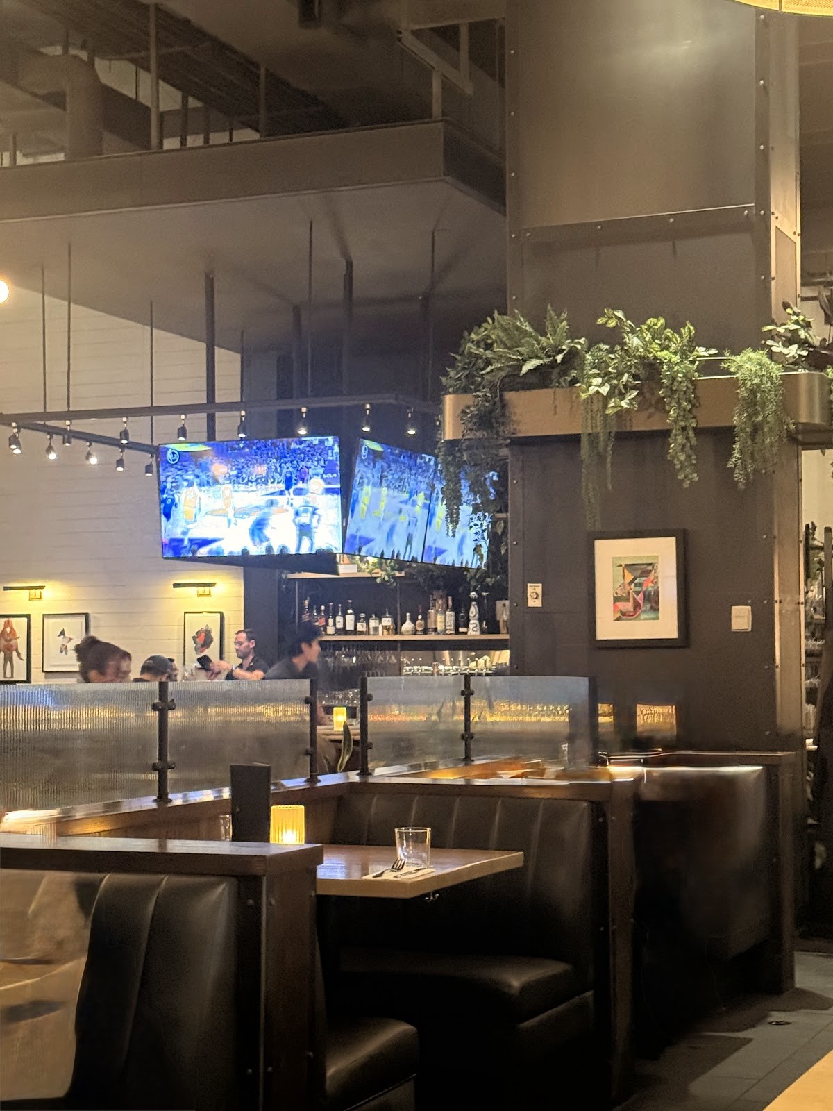 Earls Kitchen + Bar: the place