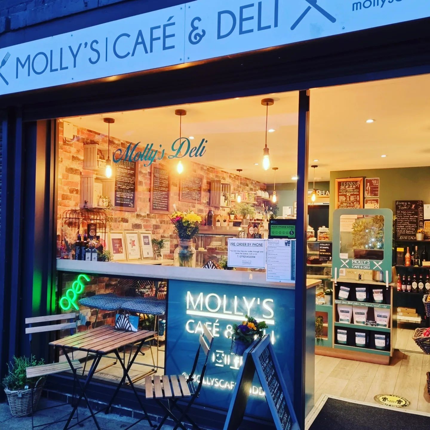 Mollys Cafe & Deli: the place