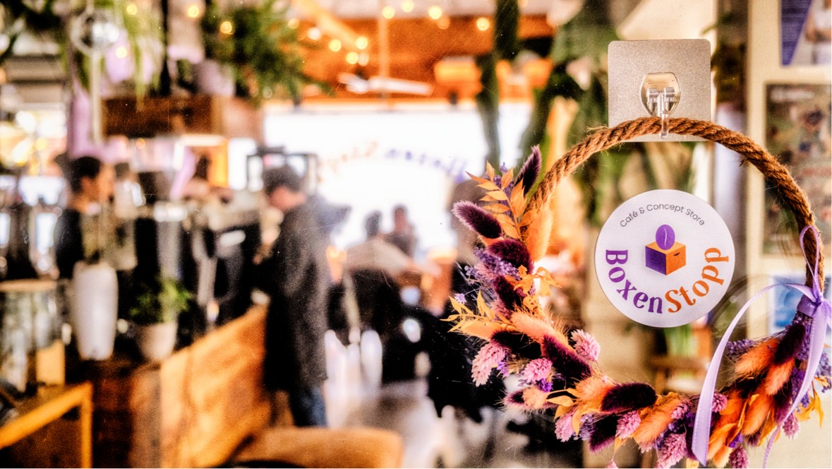 Café Boxenstopp: the place