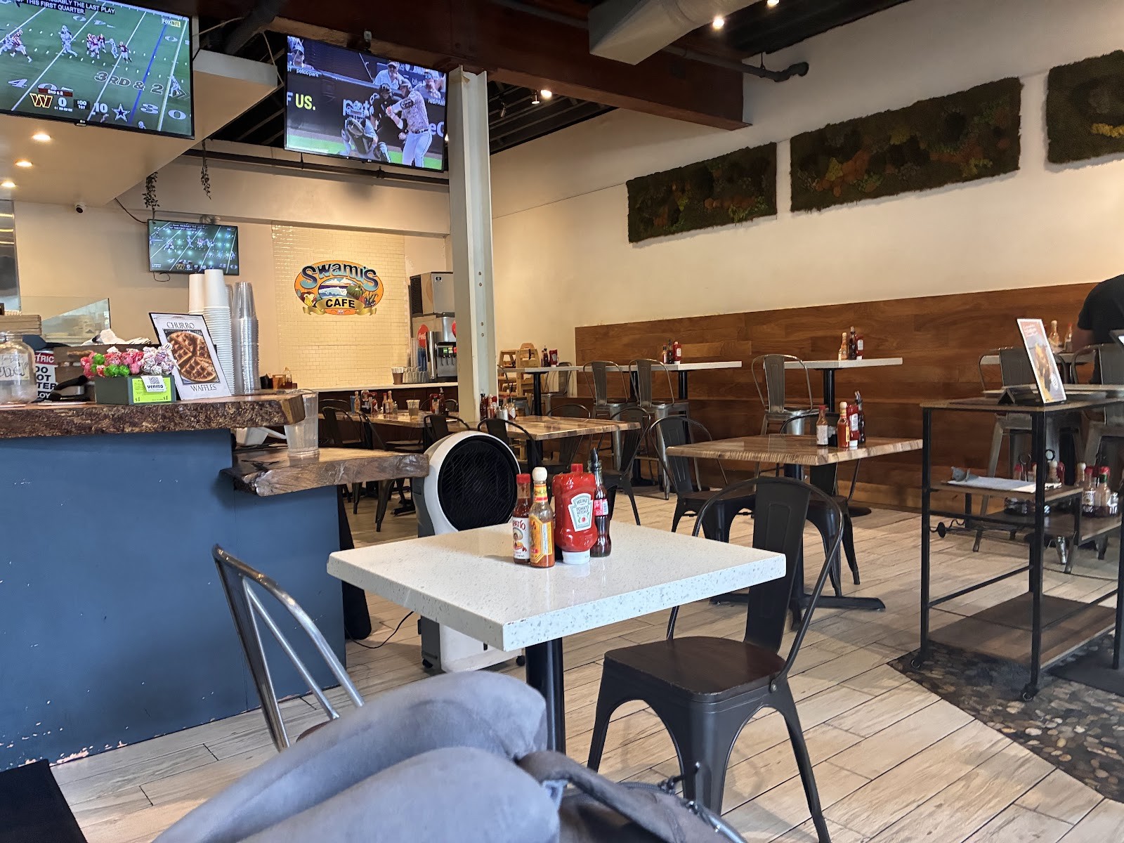 Swami's Café Downtown: the place