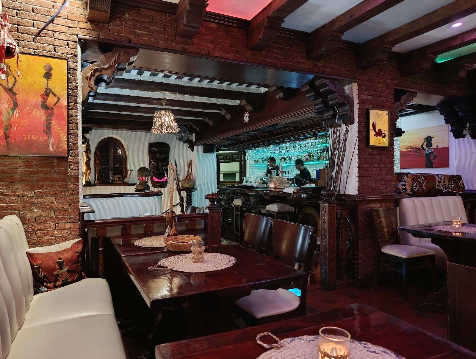 Mommona African Restaurant: the place